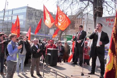 В Саратове прошел митинг КПРФ в защиту энгельсского «Троллейбусного завода»