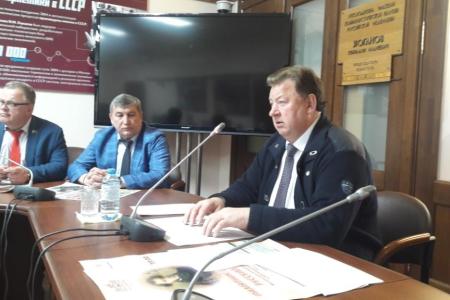 В.И. Кашин наградил подмосковных коммунистов