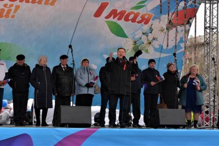 «Наш мэр — Локоть»: Новосибирские коммунисты приняли участие в Первомайском митинге