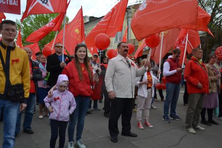 Астраханские коммунисты приняли участие в общегородском митинге профсоюзов