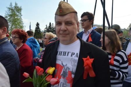 Коммунисты в Барнауле напомнили о цвете Знамени Победы и Верховном Главнокомандующем Сталине