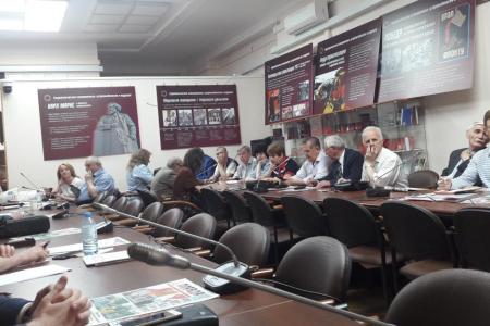 В.И. Кашин наградил подмосковных коммунистов