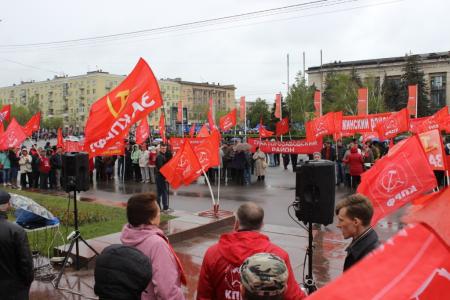 В Волгограде свидетелями митинга КПРФ стали многотысячные колонны демонстрантов