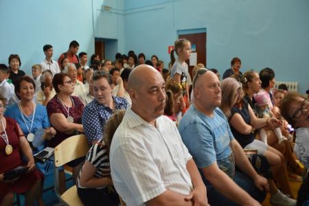 Первый секретарь Калмыцкого рескома КПРФ Николай Нуров поздравил педагогов  с юбилеем одной из старейших школ республики
