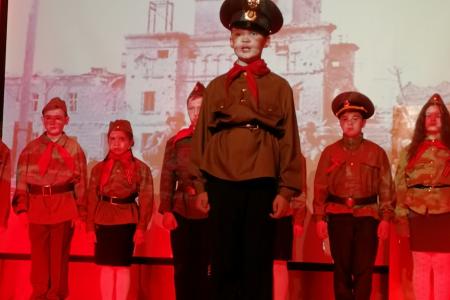 Пионеры Новосибирска организовали праздничный концерт для Детей войны
