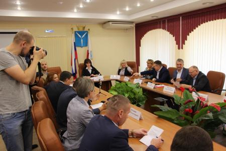 Саратовская область. Единоросское большинство против уменьшения расстояния между участниками одиночных пикетов
