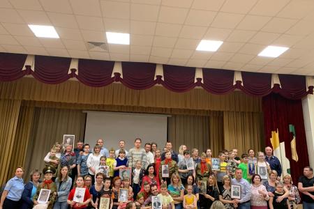 Пионеры Новосибирска организовали праздничный концерт для Детей войны