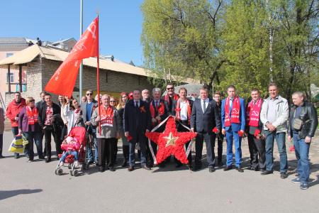 Коммунисты Пскова почтили память советских воинов и партизан