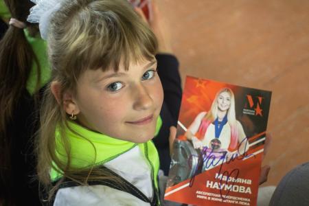 Марьяна Наумова посетила более 100 школ на Донбассе