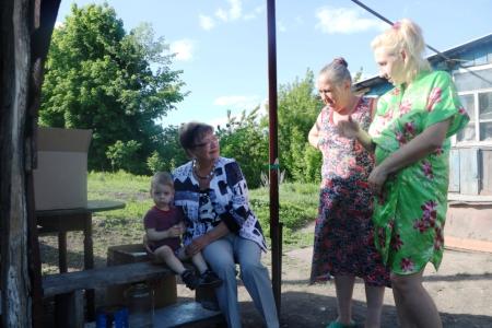 Саратовская область. Ольга Алимова помогла материально многодетной семье Малышевых