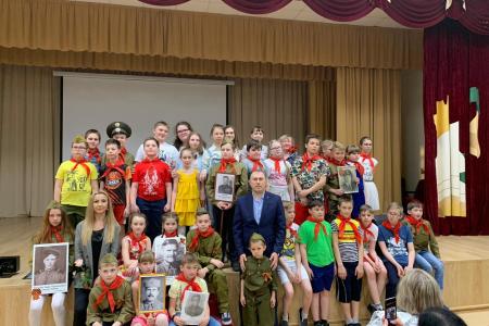 Пионеры Новосибирска организовали праздничный концерт для Детей войны