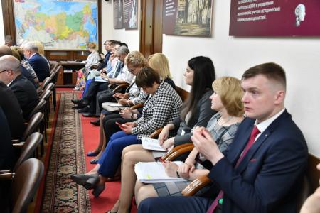 Депутаты-коммунисты в Госдуме провели встречу с Председателем Центробанка