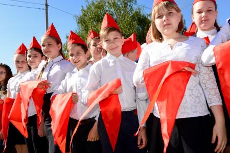 В Орле прошла торжественная линейка, посвященная 97-й годовщине пионерской организации