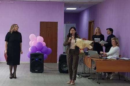 Рязанские коммунисты поздравили школьников на последних звонках