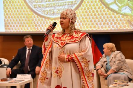 Г.А. Зюганов выступил на торжественном собрании, посвященном 100-летию декрета В.И. Ленина «Об охране пчеловодства»