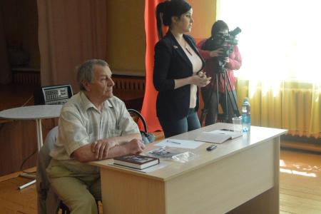 Лидер алтайских коммунистов Мария Прусакова проводит встречи с жителями региона