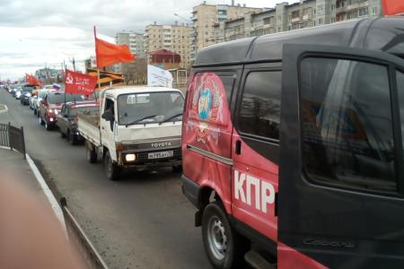 Коммунисты Забайкалья прошли в Бессмертном полку с копиями Знамени Победы