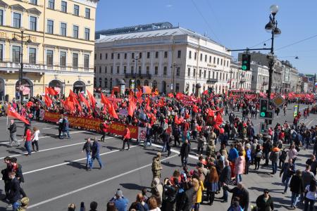 В Ленинграде прошли первомайские шествие и митинг