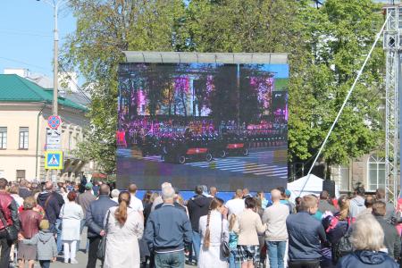 Коммунисты Пскова стали участниками парада в честь Дня Победы советского народа 