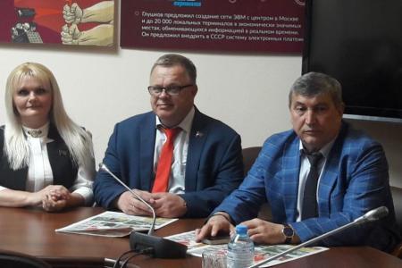В.И. Кашин наградил подмосковных коммунистов