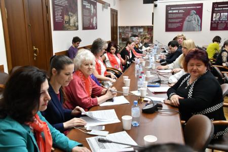 «Опыт работы фракций КПРФ в регионах по защите детей и семей с детьми»-так звучала тема «Круглого стола»,прошедшего в Госдуме 24 мая