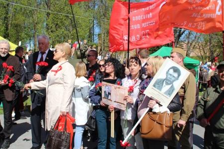 Новгородские коммунисты приняли участие в шествии «Бессмертный полк»