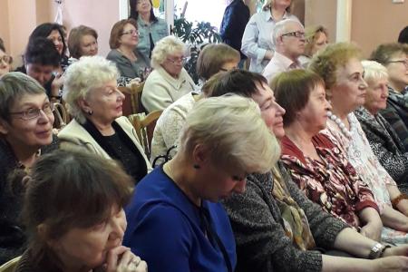 «В современном мире библиотеки сохраняют культурный очаг». Депутаты-коммунисты поздравили коллектив рязанской библиотеки с 50-летием