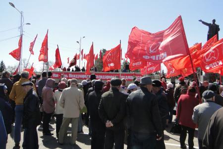Коммунисты Амурской области вышли на Красный Первомай с требованиями отставки правительства