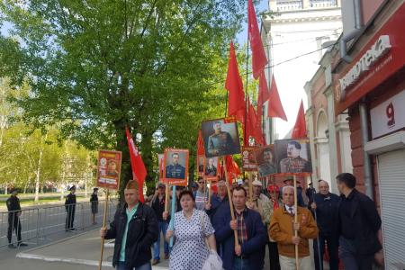 Коммунисты в Барнауле напомнили о цвете Знамени Победы и Верховном Главнокомандующем Сталине