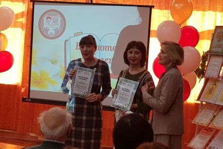 «В современном мире библиотеки сохраняют культурный очаг». Депутаты-коммунисты поздравили коллектив рязанской библиотеки с 50-летием
