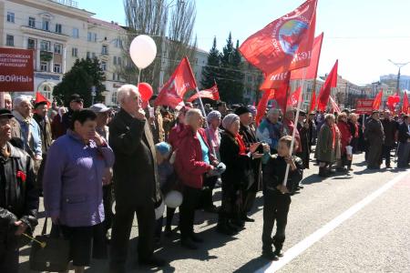 1 мая знамена КПРФ украсили улицы Чебоксар