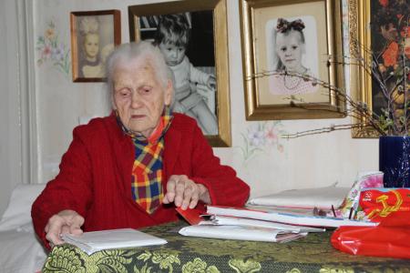 Новгород. Нина Останина поздравила ветеранов и тружеников тыла с наступающим Днём Победы