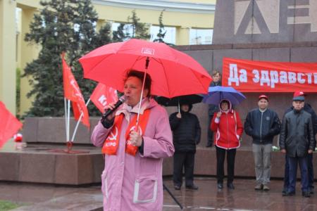 В Волгограде свидетелями митинга КПРФ стали многотысячные колонны демонстрантов