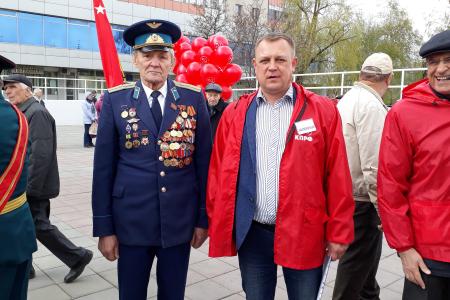 В Оренбуржье прошла первомайская демонстрация под флагами КПРФ