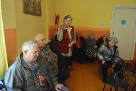 Лидер алтайских коммунистов Мария Прусакова проводит встречи с жителями региона