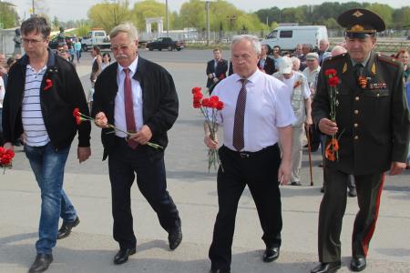 Ярославские коммунисты возложили цветы к памятнику павших в годы войны финансистов