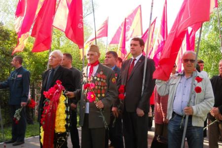 Саратовские коммунисты приняли участие в памятном мероприятии на Воскресенском мемориальном кладбище