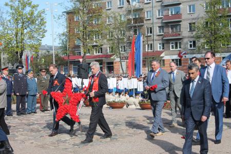 Коммунисты Пскова почтили память советских воинов и партизан