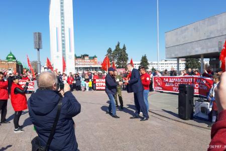 Ульяновские коммунисты провели первомайские демонстрацию и митинг