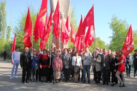 Саратовские коммунисты приняли участие в памятном мероприятии на Воскресенском мемориальном кладбище