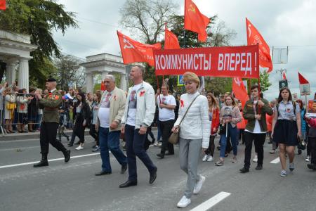 Цвет Победы красный: Севастопольские коммунисты отметили День Победы