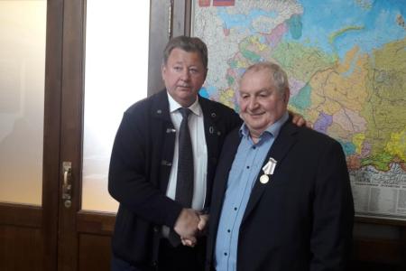 В.И. Кашин наградил подмосковных коммунистов
