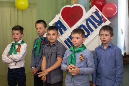 Марьяна Наумова посетила более 100 школ на Донбассе