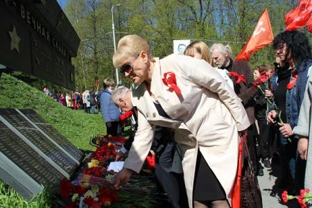 Новгородские коммунисты приняли участие в шествии «Бессмертный полк»