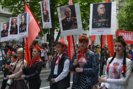 Цвет Победы красный: Севастопольские коммунисты отметили День Победы
