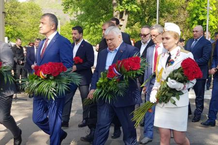 Казбек Тайсаев, Александр Ющенко, Виктор Губарев, Владимир Родин, Юлия Михайлова, Юлий Якубов с 10 по 12 мая приняли участие в праздничных мероприятиях в ДНР и ЛНР