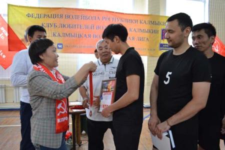 Коммунисты Калмыкии оказали помощь в проведении волейбольного турнира