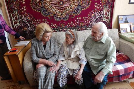 Новгородская область. Нина Останина поздравила с наступающим Днем Победы жителей Валдая