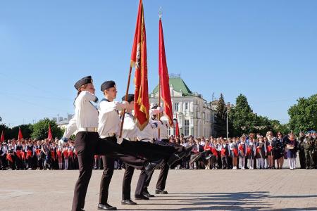 В Орле прошла торжественная линейка, посвященная 97-й годовщине пионерской организации
