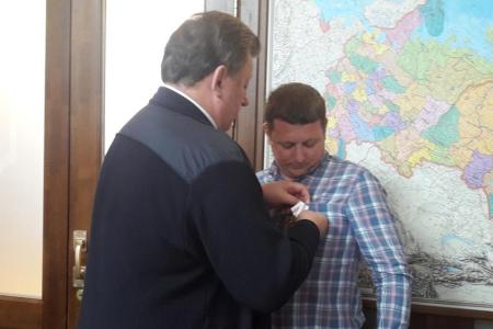 В.И. Кашин наградил подмосковных коммунистов